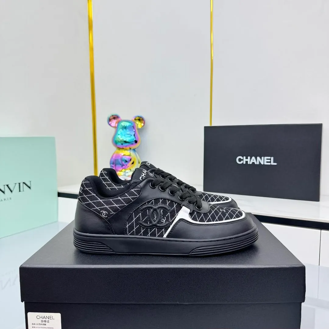 👟👟Ex-factory price 620👟👟High quality! ! ! CHANEL Chanel 25A latest thick-soled casual sports shoes. The counter is synchronized. The counter is very popular. It is a shoe that is very difficult to buy. The most popular thick-soled casual shoes on the Internet. As you can imagine, the most popular thick-soled casual shoes can not be missed. It has both good looks and comfort. Simple and versatile. The thick sole increases the height and is super versatile. Whoever wears it will look better. Upper: cowhide stitching. Lining: breathable mesh. Outsole: TPU original outsole. Size: 35-41 👉